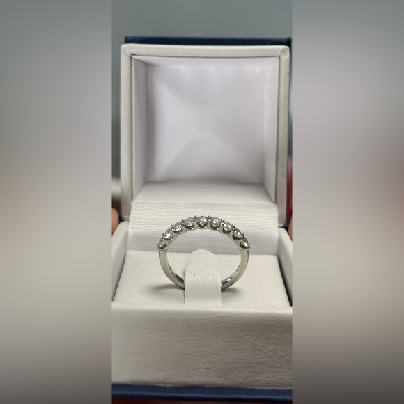 Platinum (stamped) and diamond band ⭐️ 💎
Size 6 - Picture 1 of 7